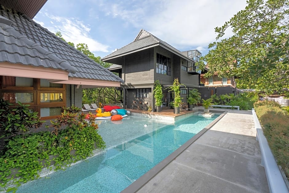 Phrip Phri Luxury Pool Villas
