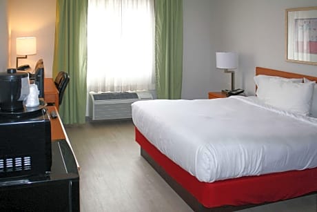 1 King Bed, Nonsmoking