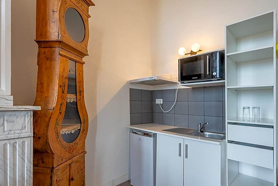 Château Fourclins Domaine privatif 16 personnes Parc & Bassin naturel Proche Toulouse
