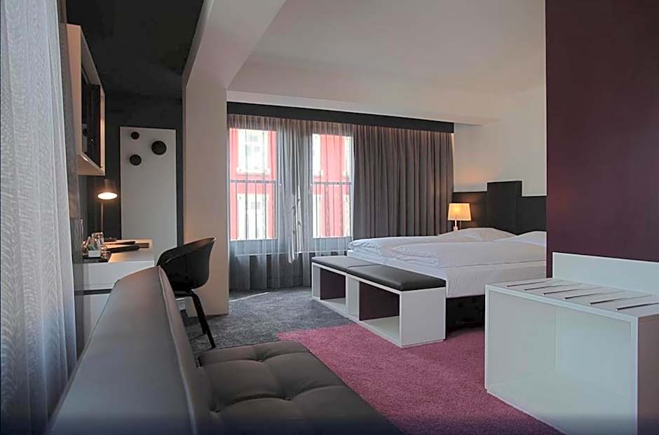 Hotel Bliss