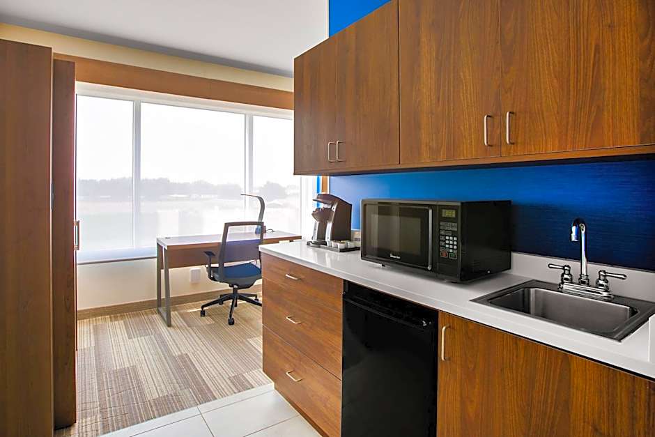 Holiday Inn Express Hotel & Suites Ontario By IHG