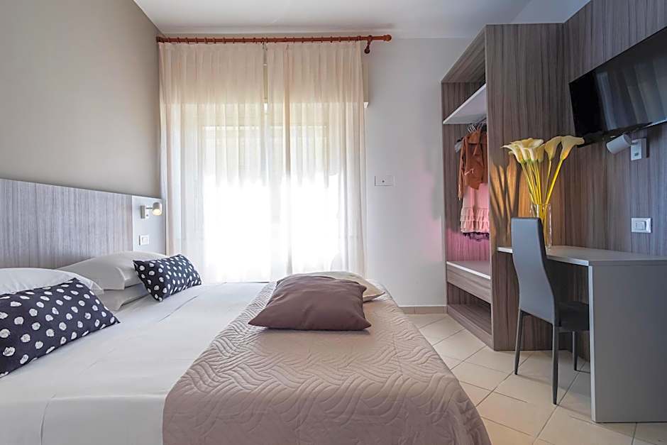 Hotel Mocambo Riccione CENTRALISSIMO AL MARE