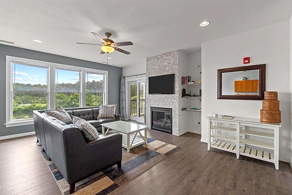 Hamilton Cay at Bermuda Bay by Kees Vacations