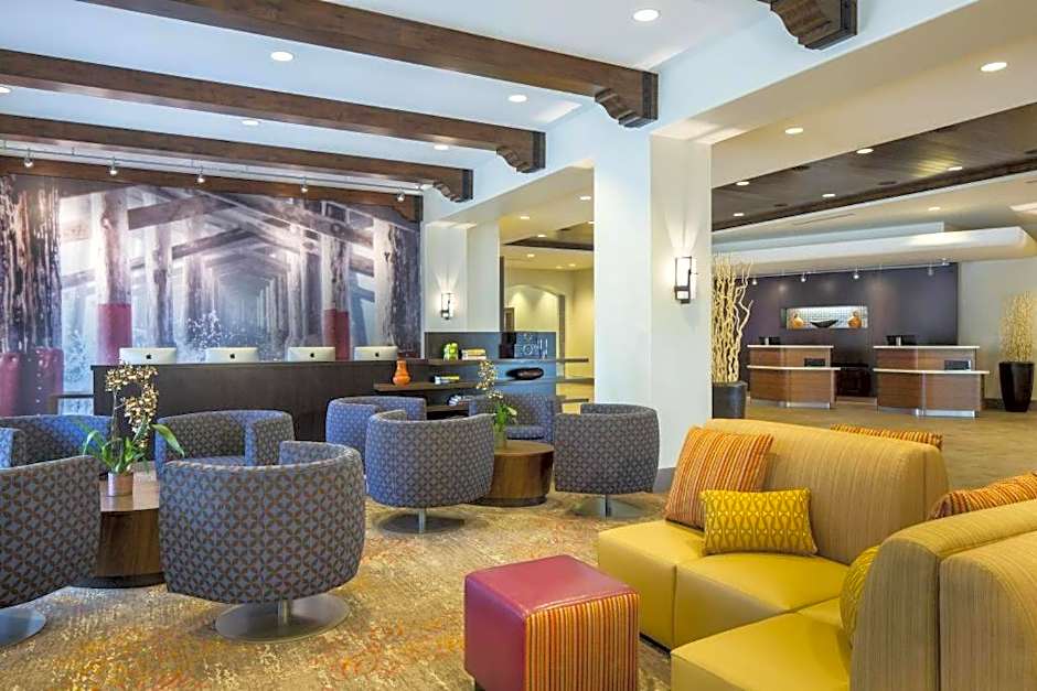 Courtyard by Marriott Anaheim Theme Park Entrance