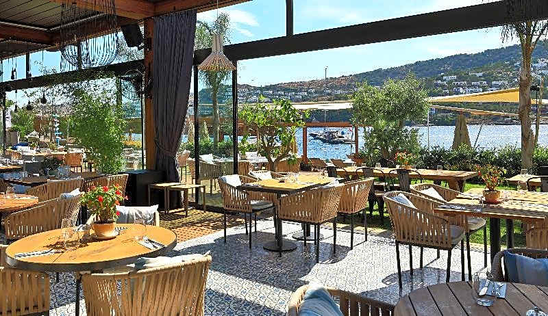 Mare Deluxe Residences  & Villas