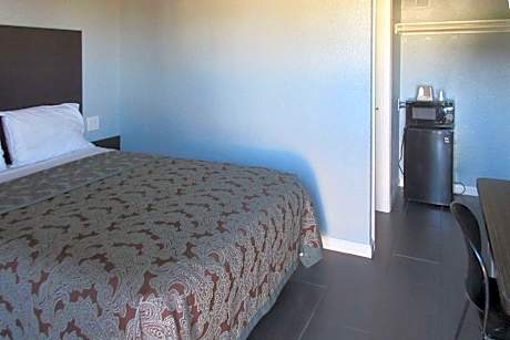 1 Queen Bed, Suite, Nonsmoking