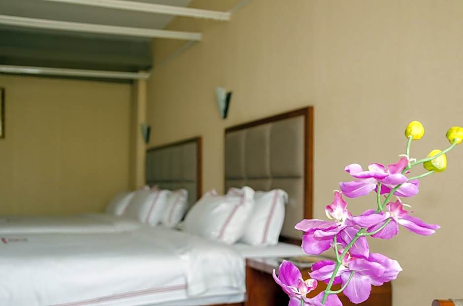 Hillside Plaza Hotel