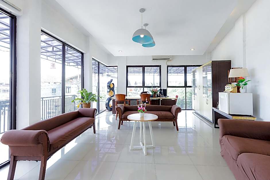 Urbanview SRB Near Mall Ciputra Cibubur