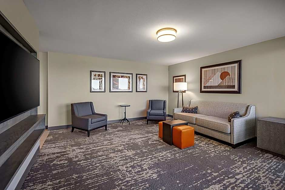 Embassy Suites by Hilton Jonesboro Red Wolf Convention Center