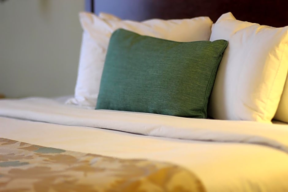 Hawthorn Suites by Wyndham Madison Fitchburg