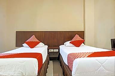 Collection O 91414 Hotel Marina Beach