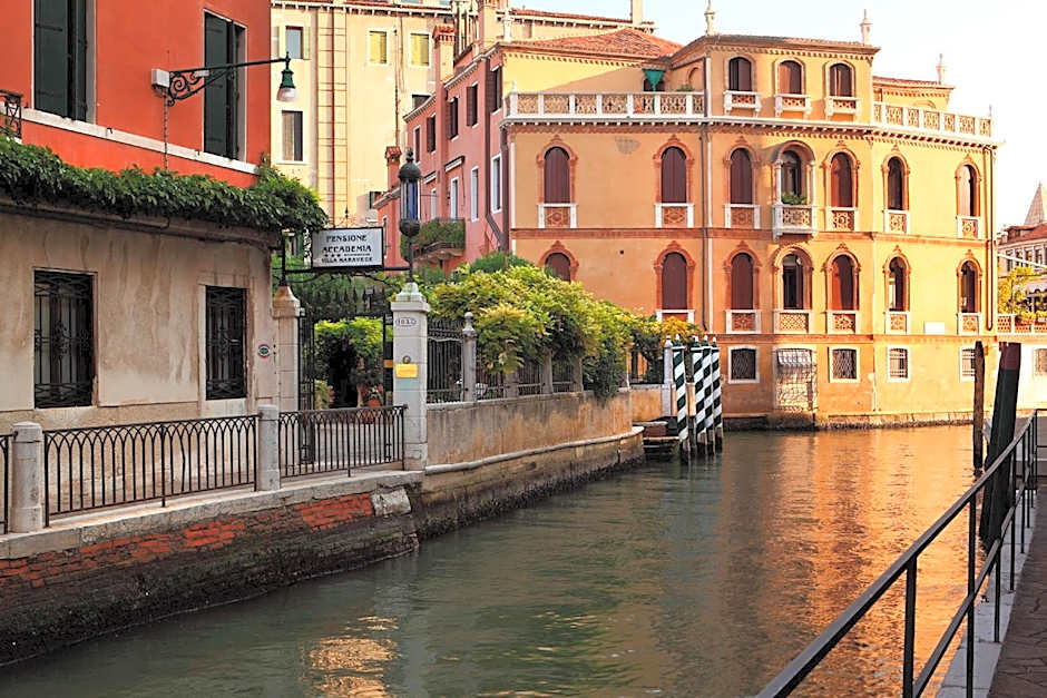 Pensione Accademia - Villa Maravege