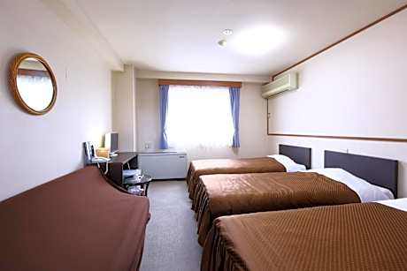 Economy Triple Room