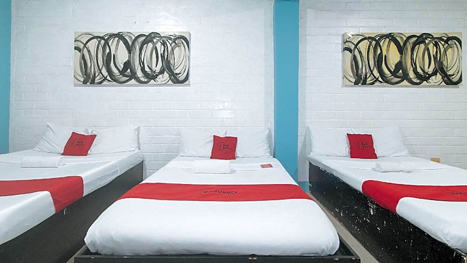 RedDoorz @ La Maria Pension and Tourist Inn