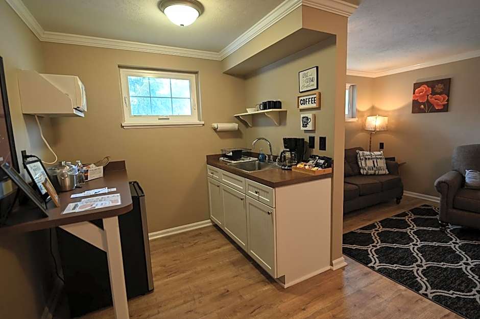 The Lakehouse Inn Geneva