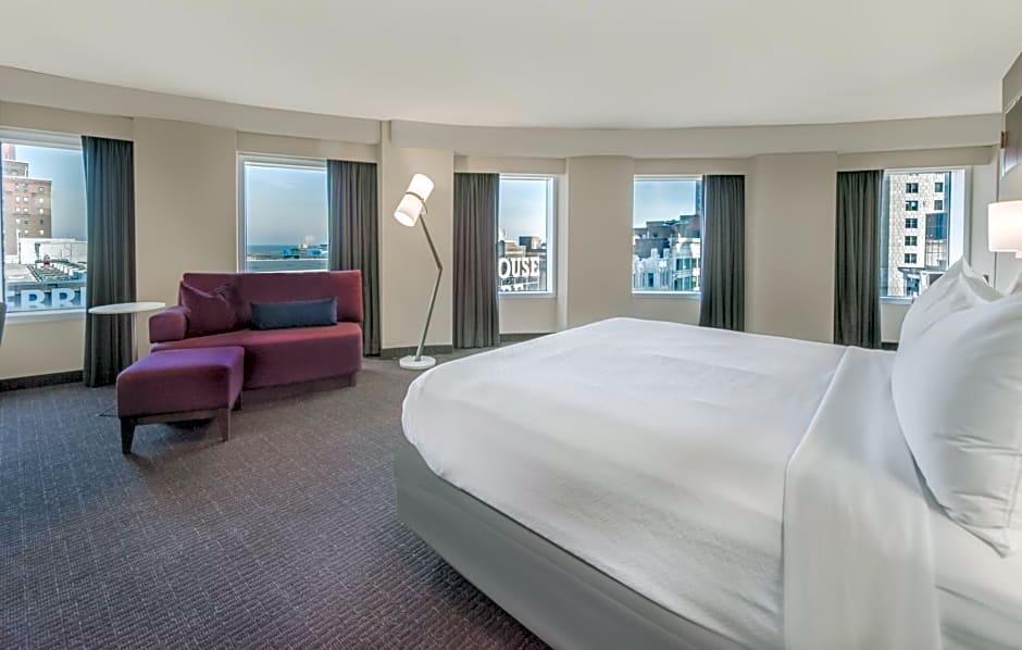 Crowne Plaza Cleveland at Playhouse Square by IHG