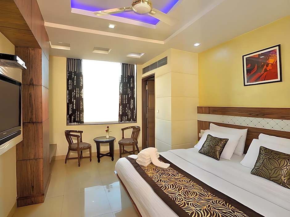 HOTEL DELHI 55 @ NEW DELHI RAILWAY STATION                                                      