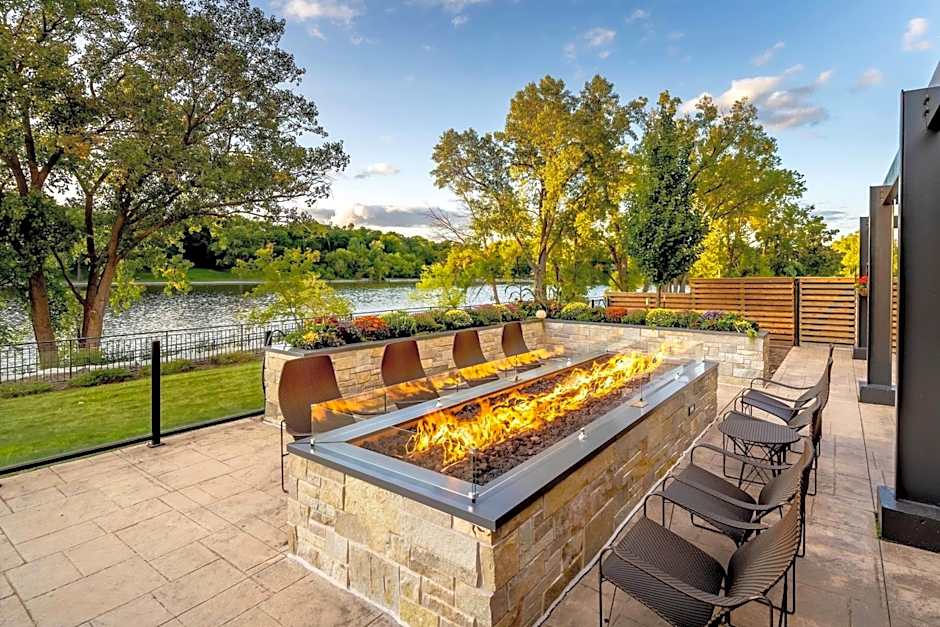 Courtyard by Marriott Appleton Riverfront