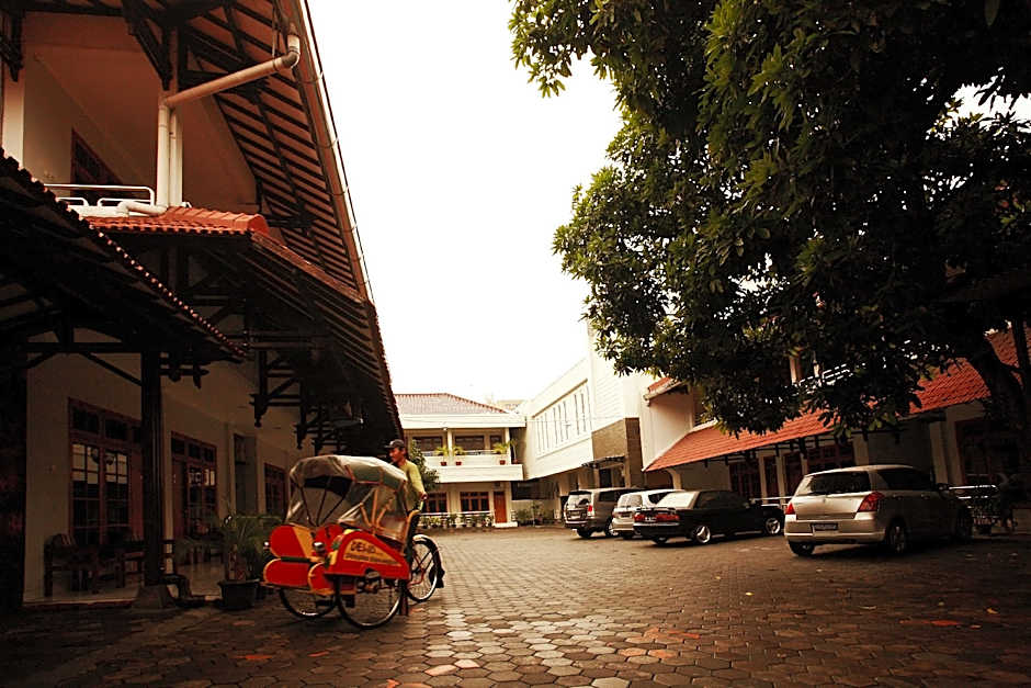 Hotel Syariah Arini Solo