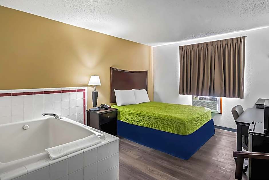 Econo Lodge Inn & Suites Auburn