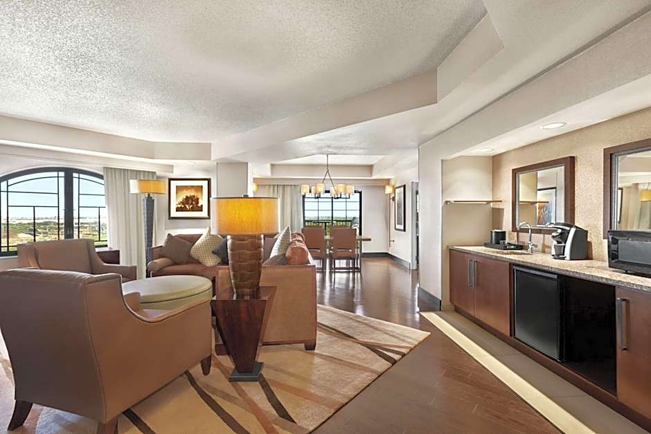 Embassy Suites By Hilton Dallas - Dfw Airport North At Outdoor World