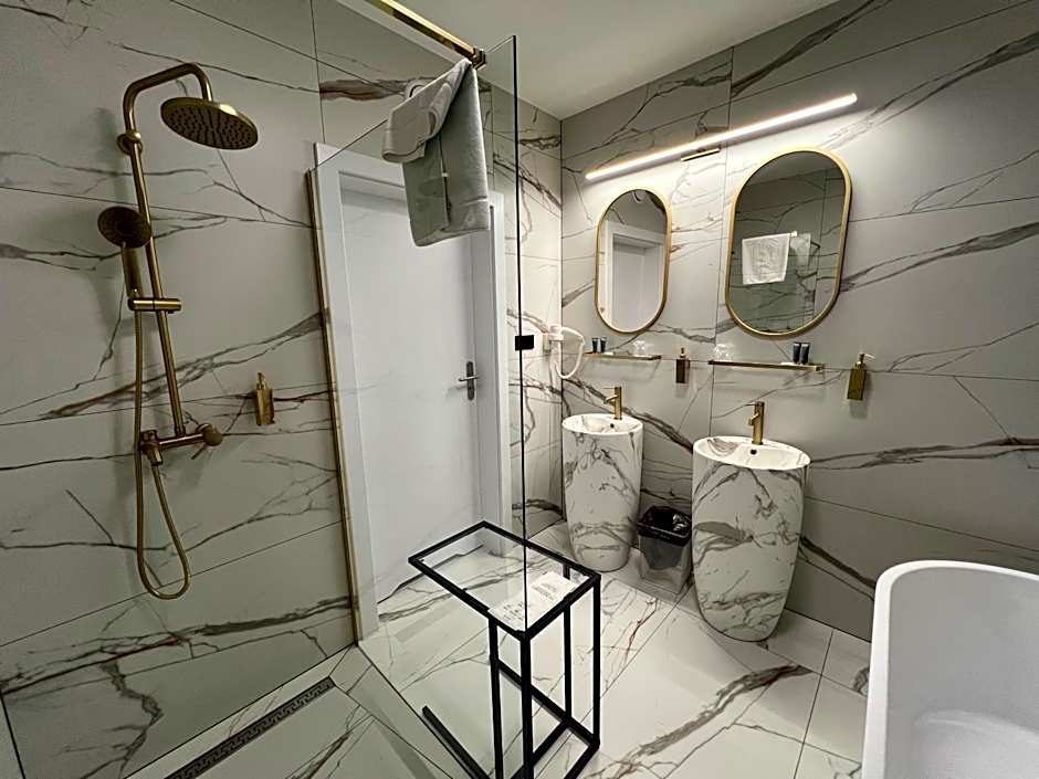 Hotel Lantier & Swimming Pool Zone