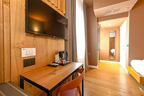 1 QUEEN BED,NSMK,COMFRT,SOFBD1