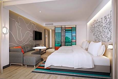 Aloft Pool View, 2 Double Beds (maximum capacity 2 adults & 2 children below 12 y.o.) with FREE Fun Activities