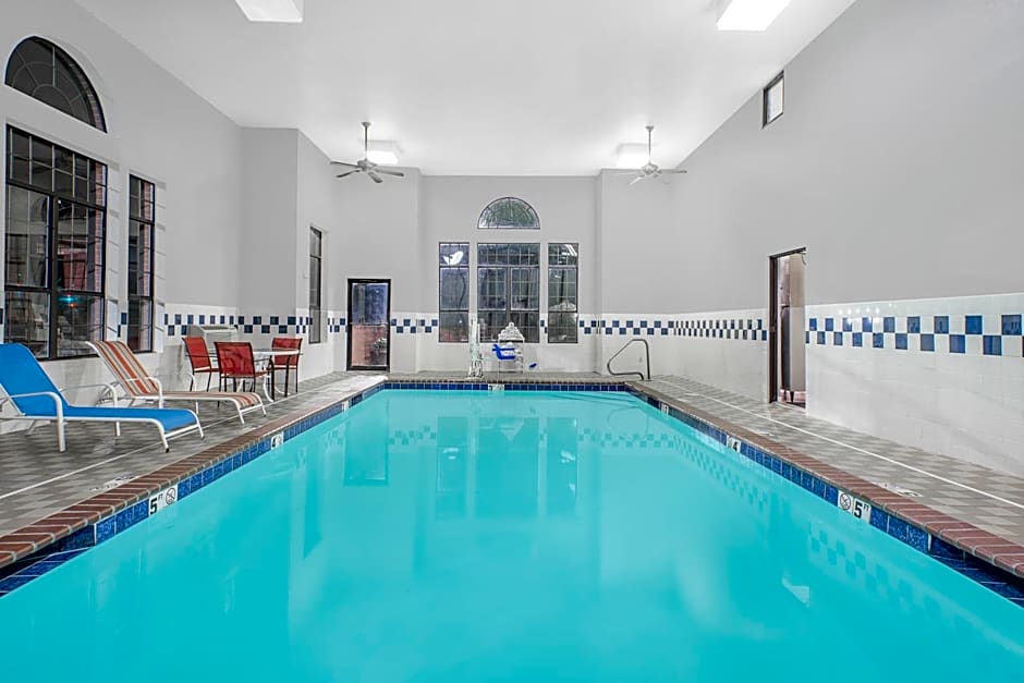 Super 8 by Wyndham Lowell/Bentonville/Rogers Area