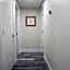 Executive Bsmt Suite, King Bed, 5 min to DT & Whyte Ave, Sleeps 6!