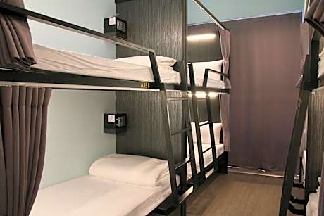 Single Bed in Male Dormitory Room with Shared Bathroom