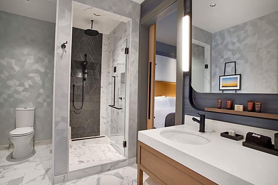 The Farnam, Autograph Collection