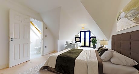 Pochin House Collections