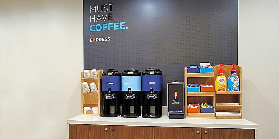 Holiday Inn Express & Suites Shawnee-Kansas City West By IHG