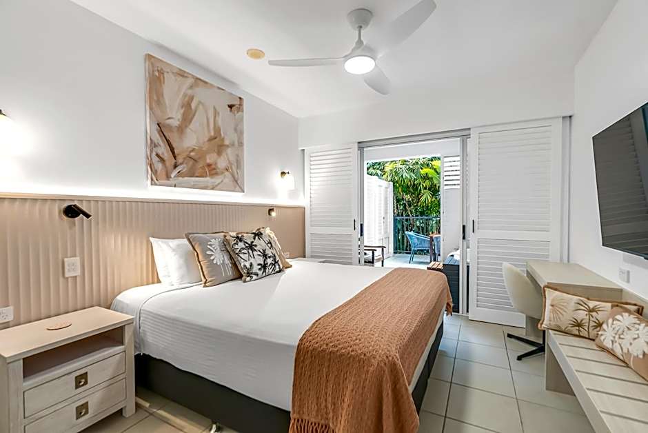 Elysium Private Apartments at Beach Club & Spa