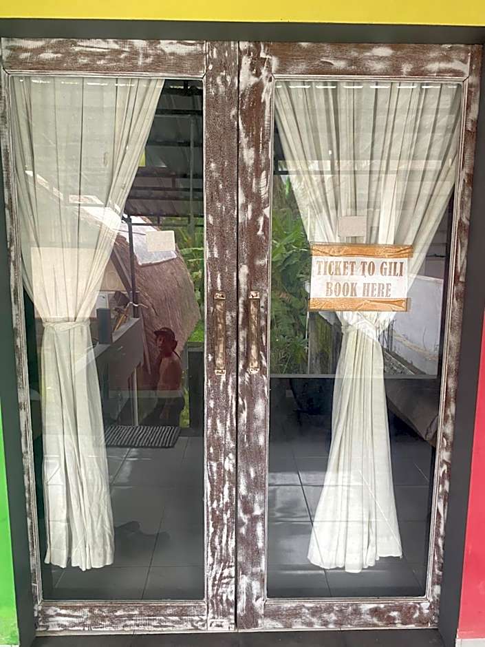 PACA'S Reggae Bar & Hostel