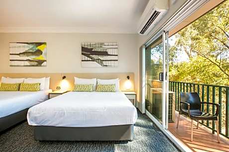 Twin Queen Studio with Spa Bath