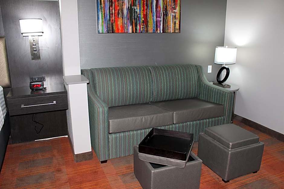 Holiday Inn Express & Suites Shawnee-Kansas City West By IHG