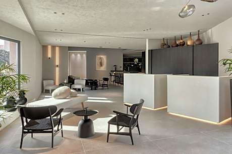 Domes Novos Santorini, Autograph Collection