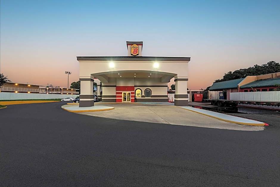 Super 8 by Wyndham Baton Rouge/I-10