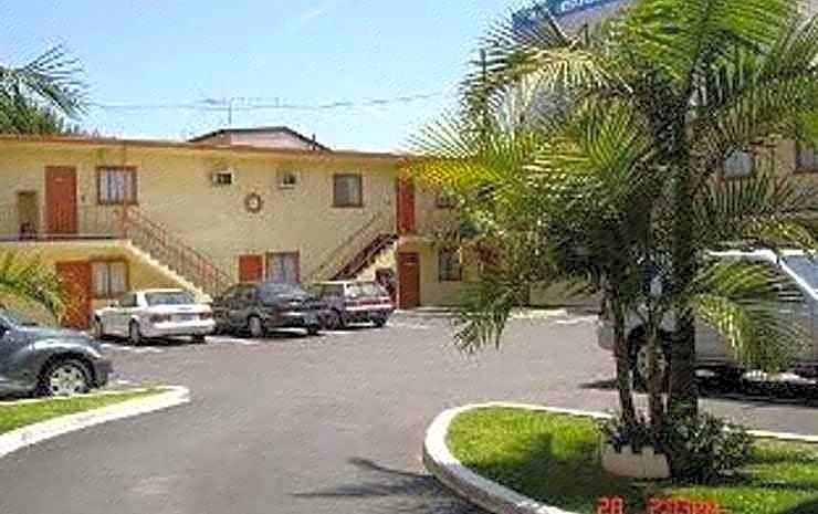 Paradise Inn & Suites