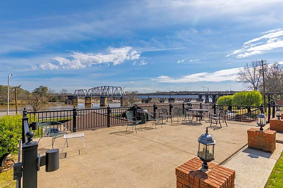 Gadsden Inn and Suites