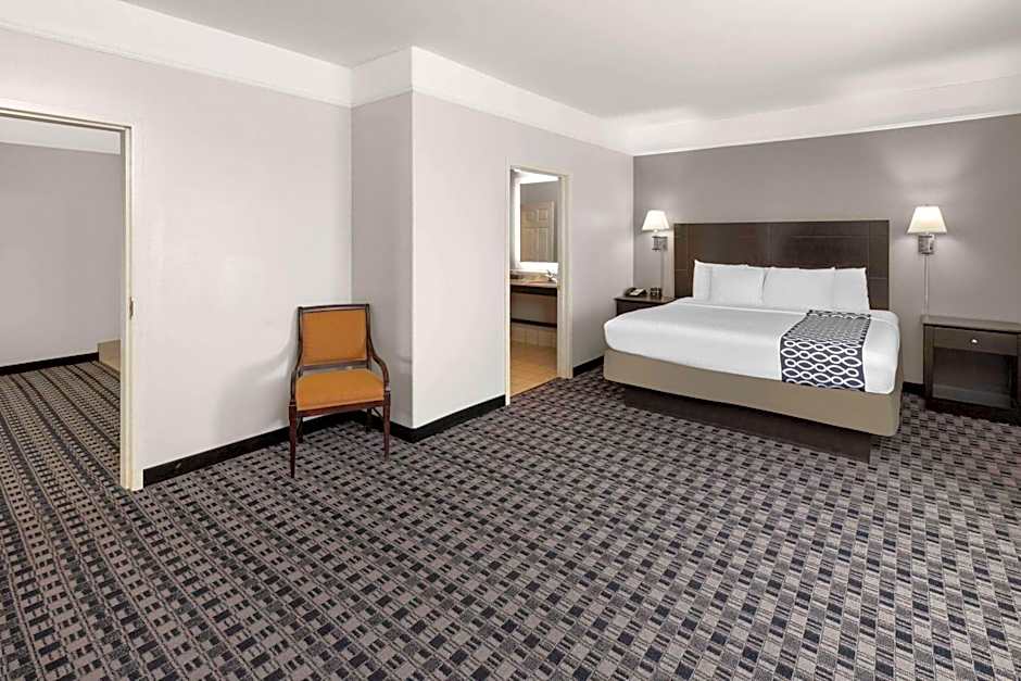 La Quinta Inn & Suites by Wyndham Deer Park