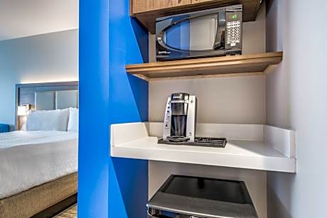 1 King Suite Communications Accessible