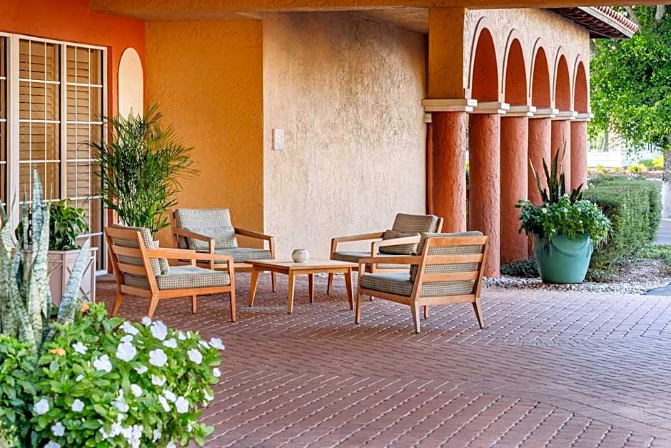 Inn of Naples, Tapestry Collection by Hilton