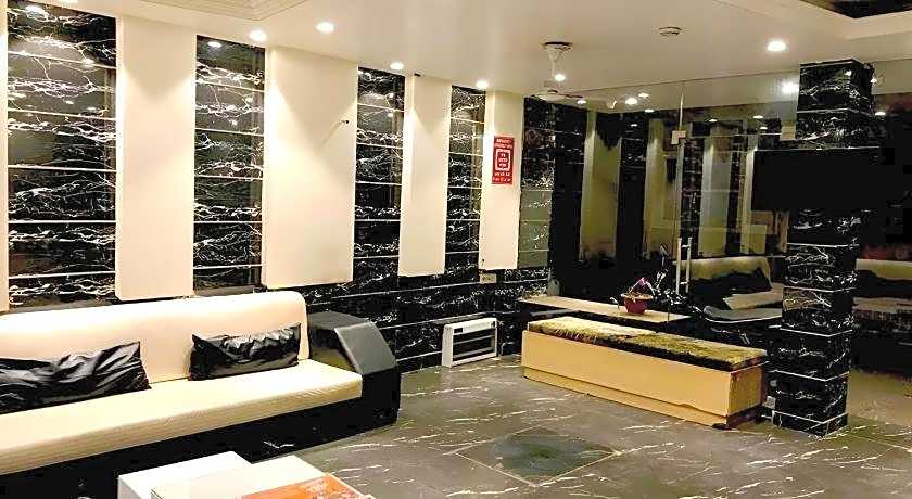 Hotel Crystal Deluxe @New Delhi Railway Station