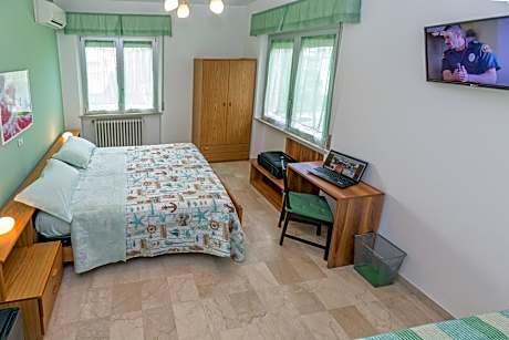 Quadruple Room with Private Bathroom