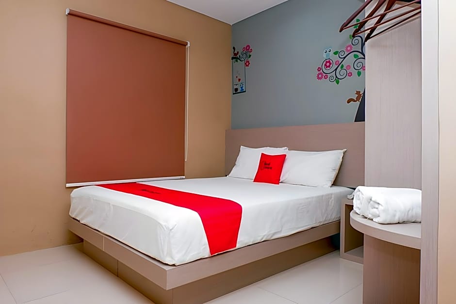 Photo 1 of 21 of RedDoorz near Java Supermall Semarang