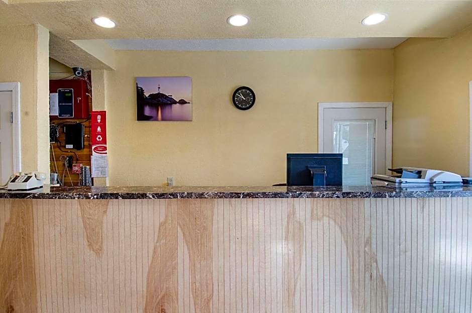 Econo Lodge West Yarmouth on Cape Cod