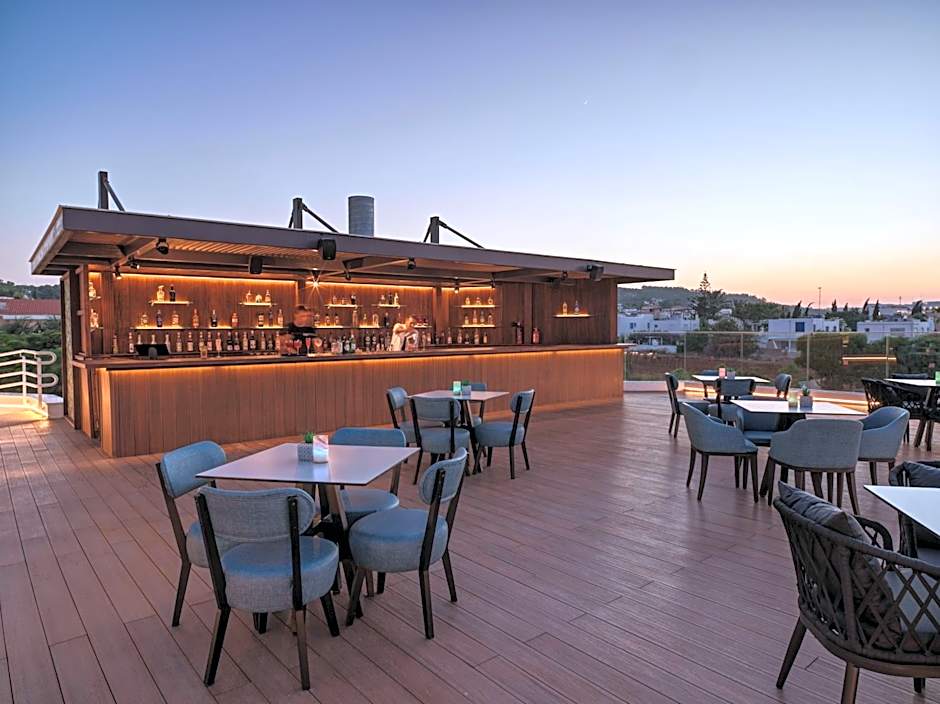 Leonardo Crystal Cove Hotel & Spa - Adults only